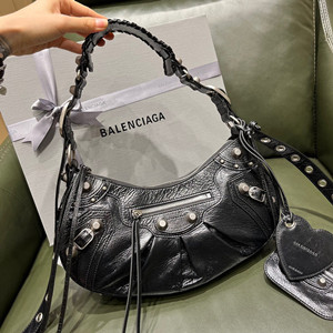 balenciaga women's le cagole small shoulder bag b671307