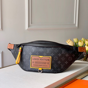 lv louis vuitton discovery bumbag #m45220