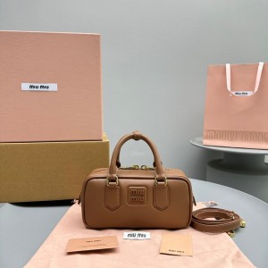 miumiu 22cm leather top-handle bag