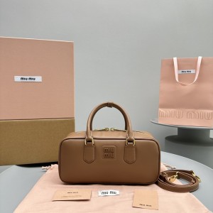 miumiu 27cm leather top-handle bag