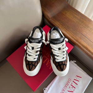 valentino one stud xl low-top sneaker in nappa leather and toile iconographe fabric