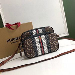 burberry camera bag