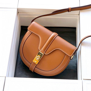 celine small besace 16 bag in patent calfskin #670
