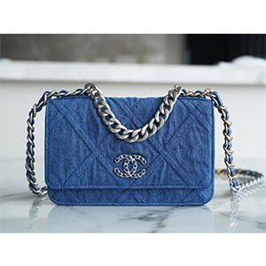 chanel 19cm wallet on chain bag