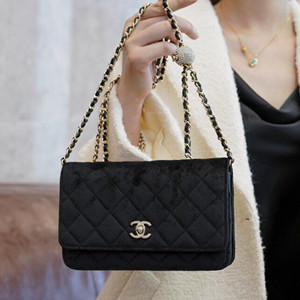 chanel wallet on chain