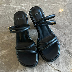 fendi baguette leather sandal shoes
