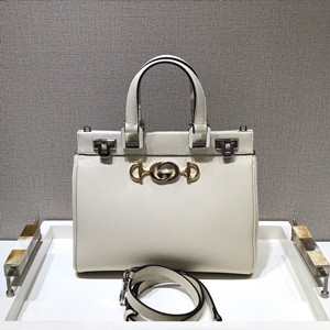 gucci zumi grainy leather small top handle bag #569712