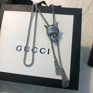 gucci anger forest wolf head necklace