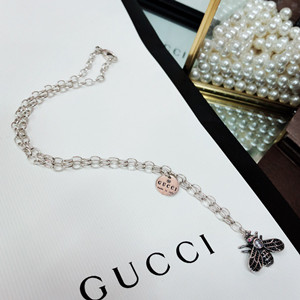 gucci necklace with bee