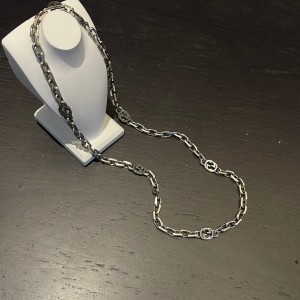 gucci thin interlocking g enamel necklace