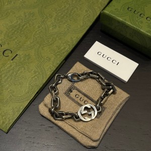 gucci silver bracelet with interlocking g