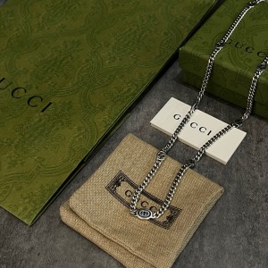 gucci thin interlocking necklace