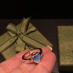 gucci trademark ring with heart pendant