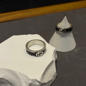 gucci 6mm ring with interlocking g