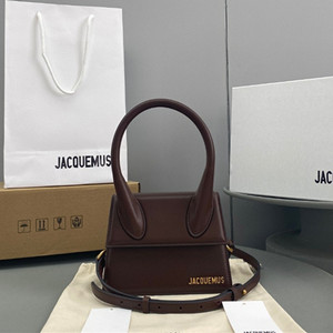jacquemus 18cm le chiquito moyen signature handbag