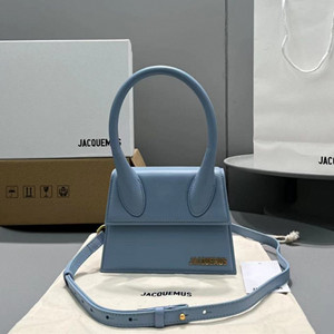 jacquemus 18cm le chiquito moyen signature handbag