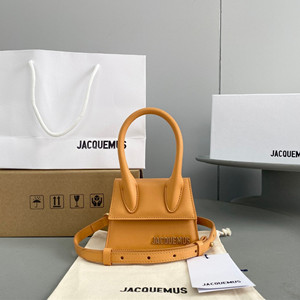 jacquemus 12cm le chiquito signature mini handbag