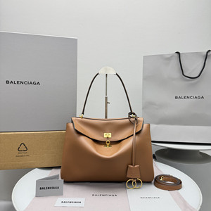 balenciaga women's roded handbag medium