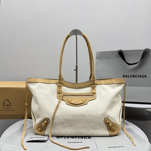 balenciaga women's le city beach tote bag medium