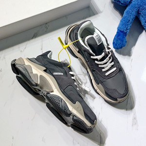 balenciaga triple s trainers shoes