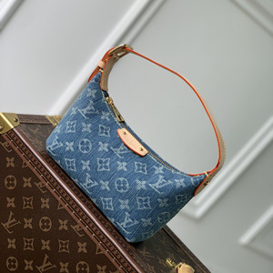 lv louis vuitton hills pochette bag #m82949