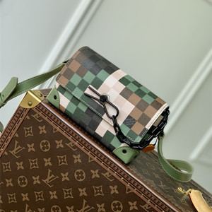 lv louis vuitton steamer wearable wallet #m83172