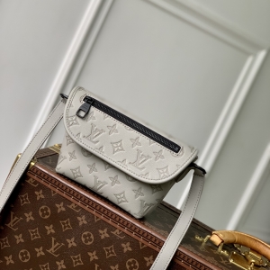 lv louis vuitton pulse wearable wallet #m14794