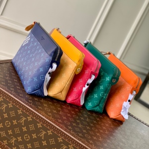 lv louis vuitton pochette voyage souple clutch #m12665