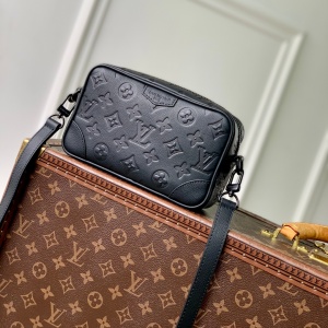 lv louis vuitton trocadéro wearable wallet #m26737