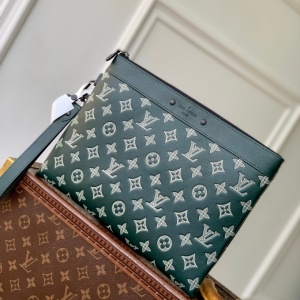 lv louis vuitton pochette to-go monogram shadow #m81570