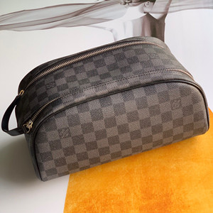 lv louis vuitton king size toiletry bag #m47528