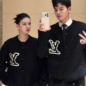 lv louis vuitton chunky intarsia signature cardigan