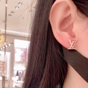 lv louis vuitton earrings