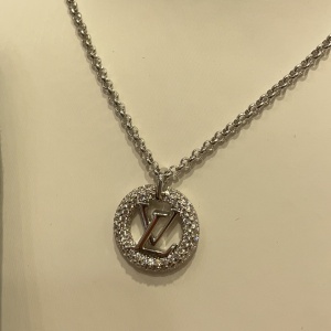lv louis vuitton necklace