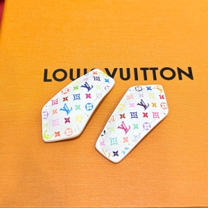 lv louis vuitton hair clip