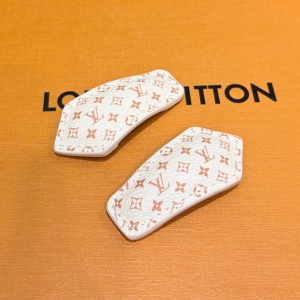 lv louis vuitton hair clip