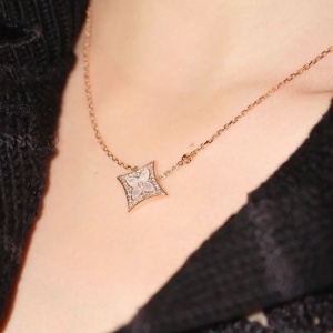 lv louis vuitton necklace