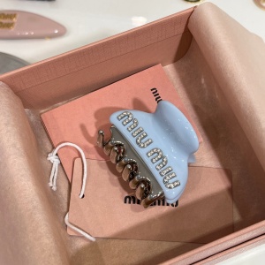 miumiu hair clip