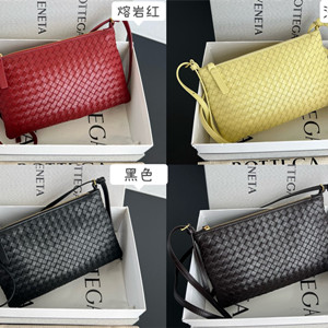 bottega veneta intrecciato piccolo medium pouch #876625