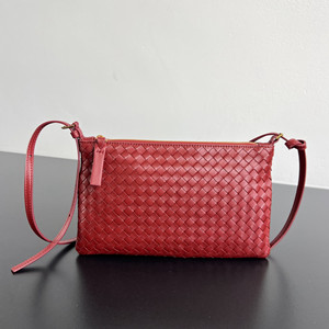 bottega veneta intrecciato piccolo medium pouch #876625