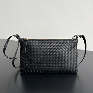 bottega veneta intrecciato piccolo medium pouch #876625