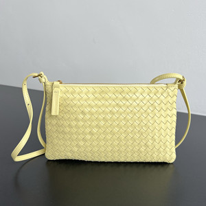 bottega veneta intrecciato piccolo medium pouch #876625