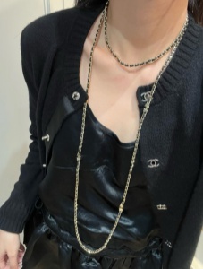chanel sweater chain