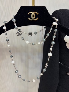 chanel sweater chain