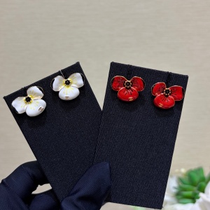 chanel small stud earrings