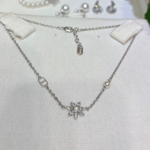 dior necklace