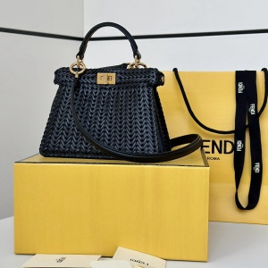 fendi peekaboo iseeu small woven handbag #80138s