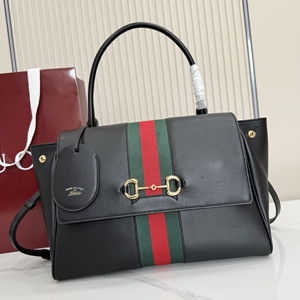 gucci paparazzo medium top handle bag #875018