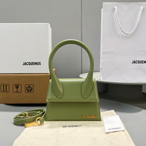 jacquemus 18cm le chiquito moyen signature handbag