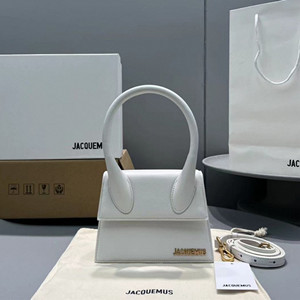 jacquemus 18cm le chiquito moyen signature handbag